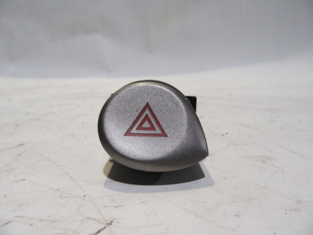 Hyundai i20 vészvillogó kapcsoló 