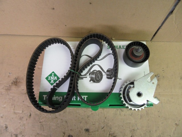 Alfa Romeo 147 INA vezérműszíj szett, vízpumpa nélkül 