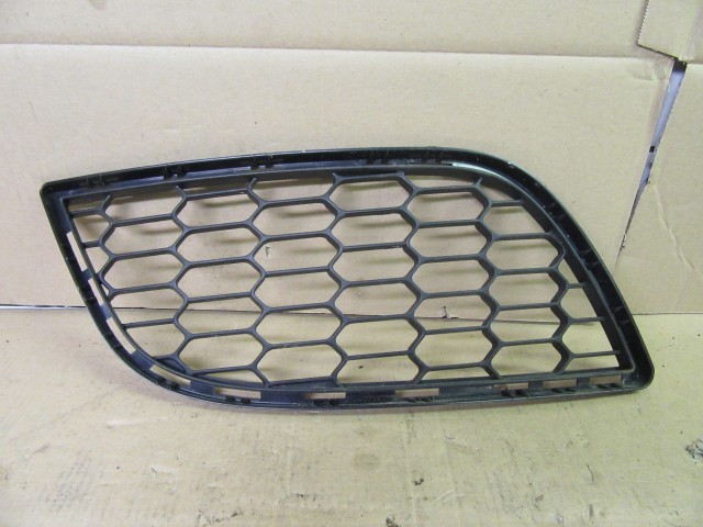 Alfa Romeo Giulietta 156085891 számú, jobb első díszrács