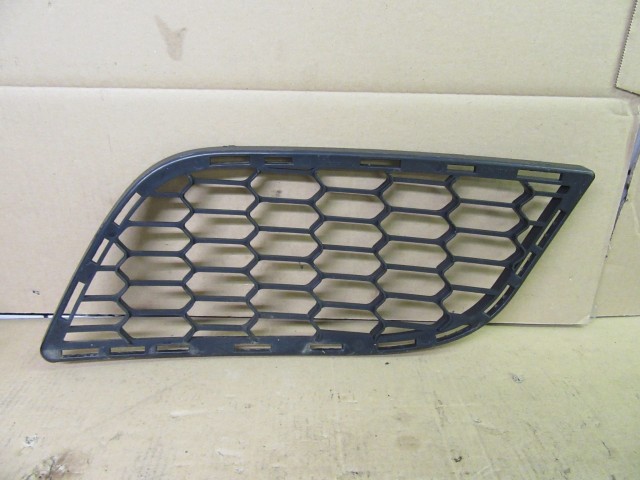 Alfa Romeo Giulietta 156085891 számú, jobb első díszrács