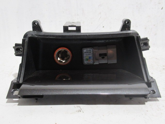 Fiat Bravo II. 735431190 számú , közép konzol usb- öngyújtó tartó rész