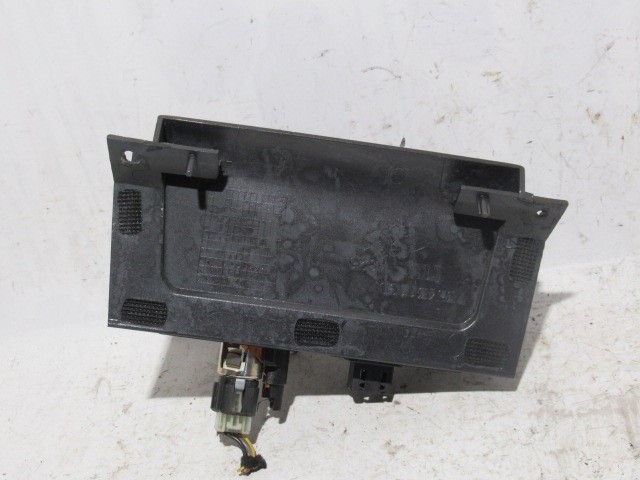 Fiat Bravo II. 735431190 számú , közép konzol usb- öngyújtó tartó rész