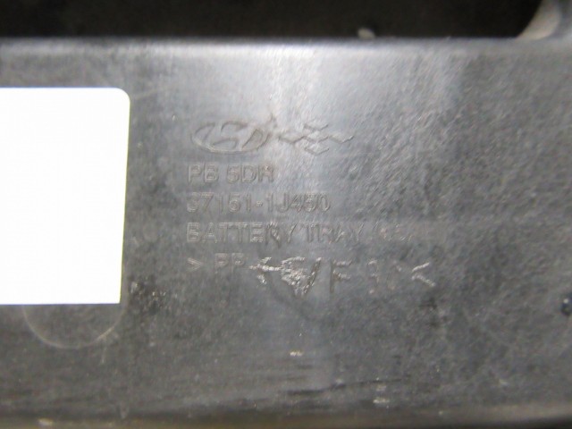 Hyundai I20 akkumulátor tálca 