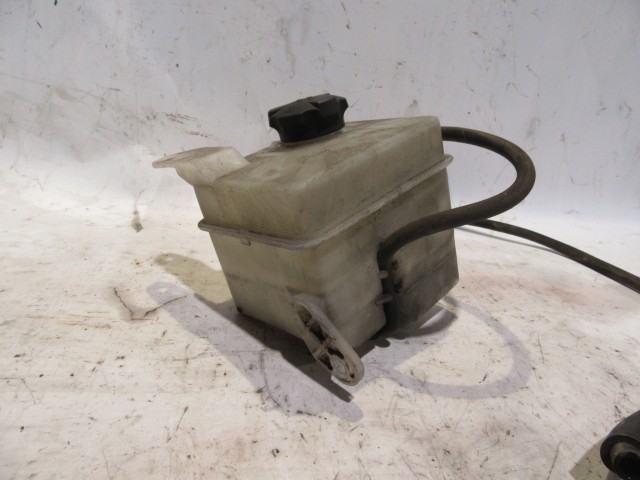 Hyundai i20 kiegyenlítőtartály