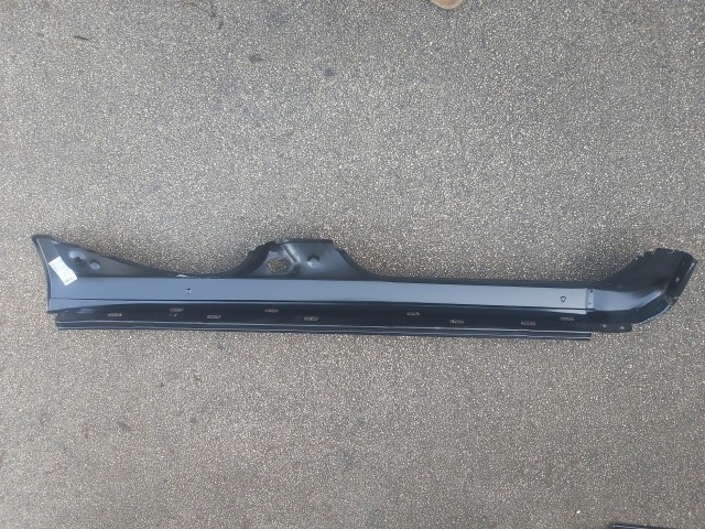 Fiat Grande Punto Utángyártott új 5 ajtós bal oldali küszöb 71744496