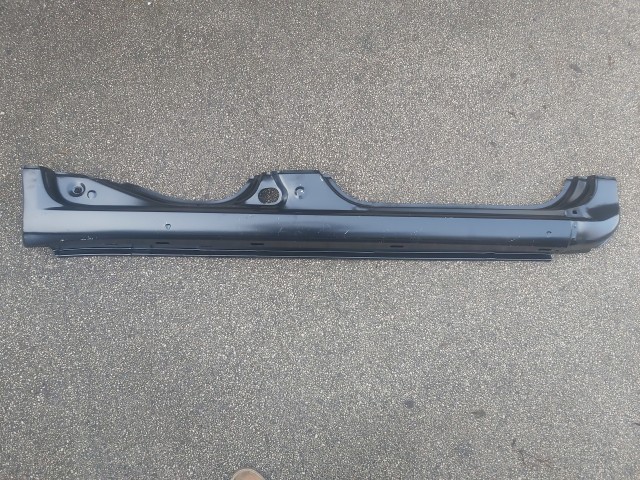 Fiat Grande Punto Utángyártott új 5 ajtós jobb oldali küszöb 71744495