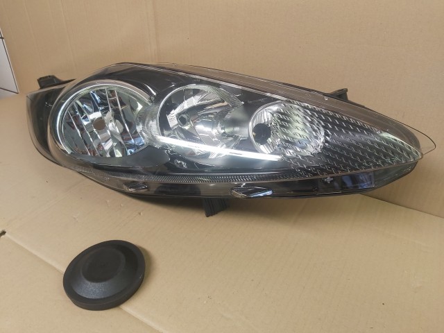 Ford Fiesta 2008-2013 Utángyártott új jobb első fényszóró 8A61 13W029 AD