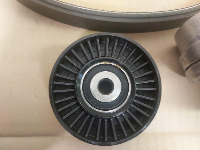 Alfa Romeo, Fiat, Lancia 1,9 Diesel utángyártott új hosszbordás szíj készlet 55189677