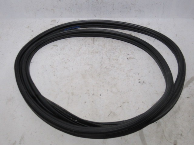 130619 Lancia Delta csomagtérajtó kéder gumi  