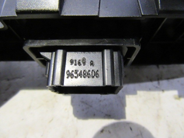 Citroen C3 Picasso jobb első elektromos ablakemelő kapcsoló