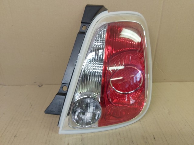 Fiat 500 Utángyártott új jobb fehér keretes hátsó lámpa 51787493 Nem kabrio kivitel !