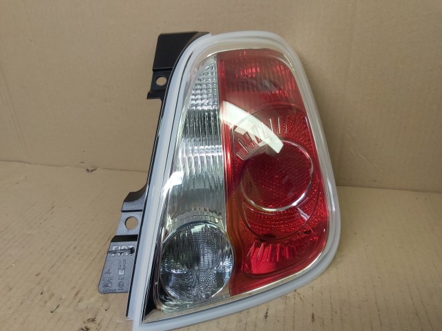 Fiat 500 Cabrio 2007-2015 gyári beszállítós új jobb hátsó lámpa 51885546
