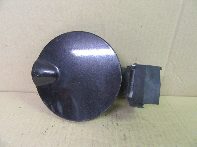 56720 Alfa Romeo 147 fekete tankajtó 46737170