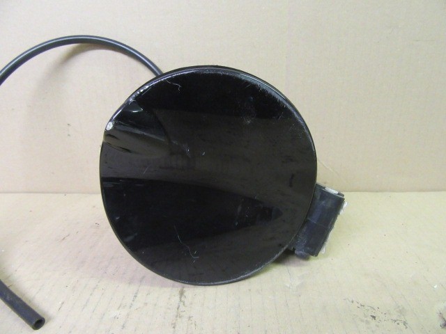 14490 Alfa Romeo MiTo vulkán néró színű tankajtó