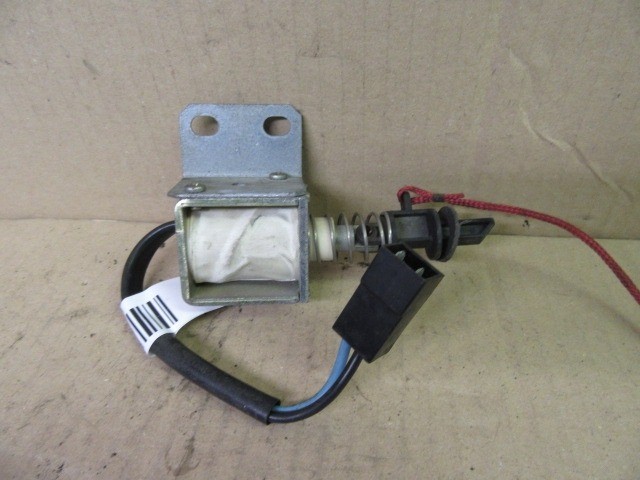 Alfa Romeo 164 tankajtó zár  