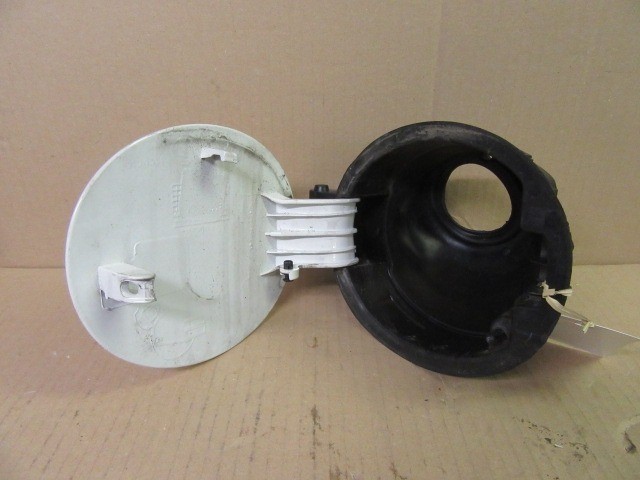 14466 Fiat Linea fehér színű tankajtó