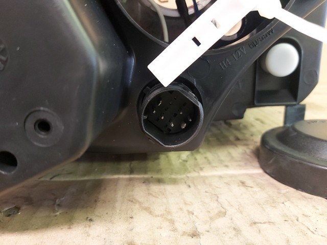 Fiat Grande Punto Utángyártott új bal oldali fényszóró (antracit színű) 51833191