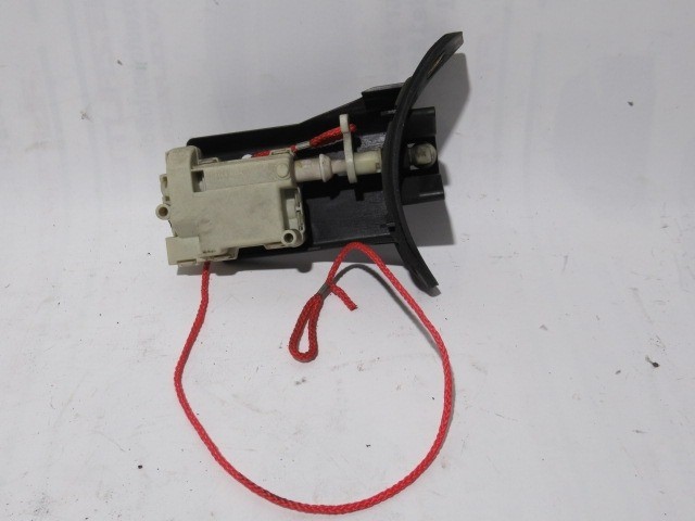 Alfa Romeo Gt tankajtó zár 60682498