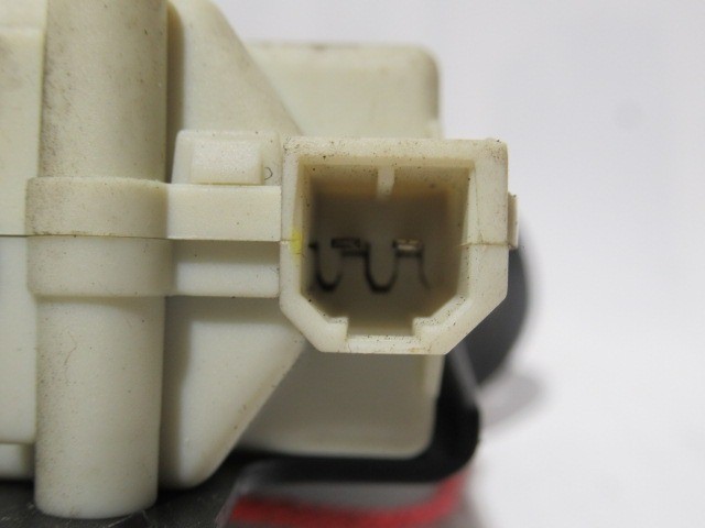 Alfa Romeo Gt tankajtó zár 60682498