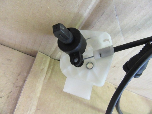 Fiat 500 L gyári új motorháztető nyitó bovden