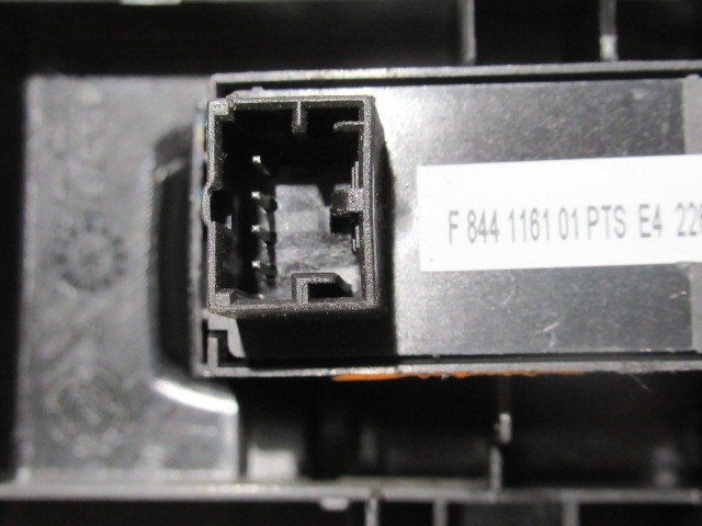 Lancia Delta jobb oldali ablakemelő kapcsoló 735474939