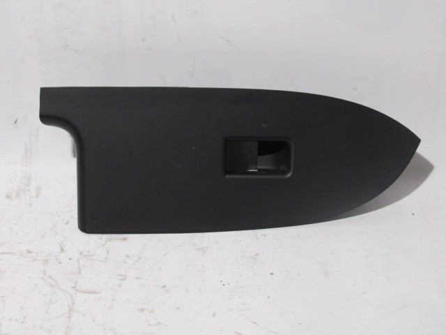 Alfa Romeo Giulietta jobb első , ablakemelő kapcsoló tartó 156094784