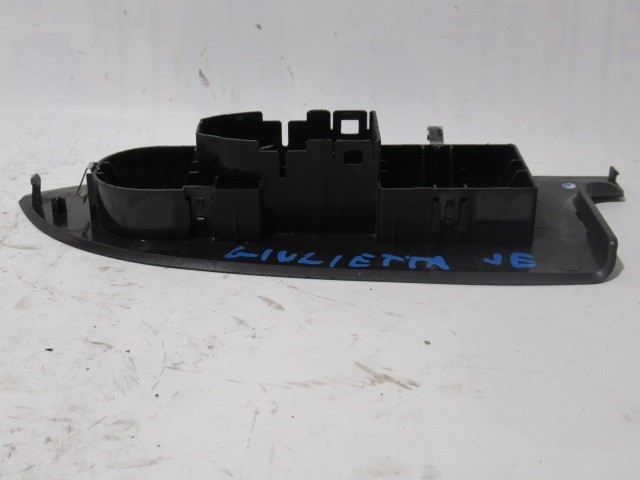 Alfa Romeo Giulietta jobb első , ablakemelő kapcsoló tartó 156094784