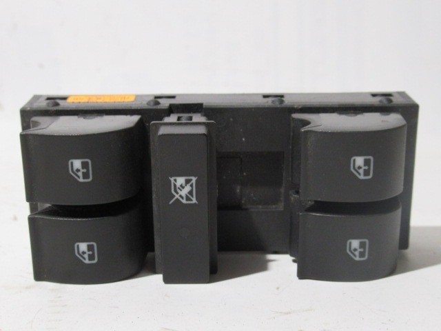 Lancia Delta, Fiat Bravo bal első ablakemelő kapcsoló 4x