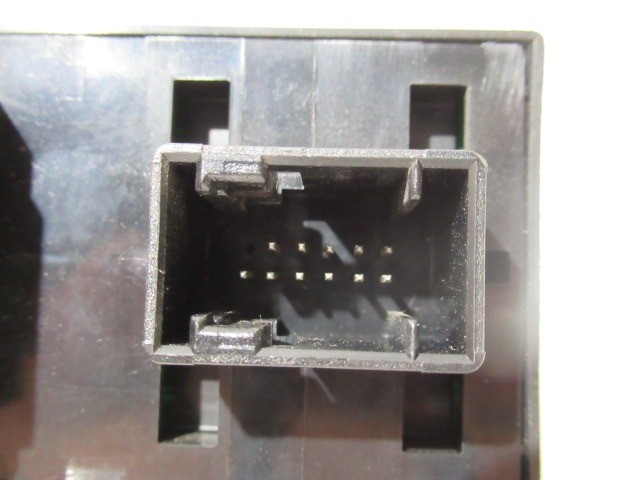 Lancia Delta, Fiat Bravo bal első ablakemelő kapcsoló 4x