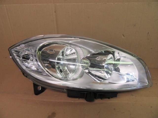 Fiat Linea utángyártott új, jobb első fényszóró