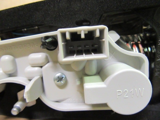 Alfa Romeo Giulietta gyári-beszállítós új (Magneti Marelli) bal hátsó belső lámpa