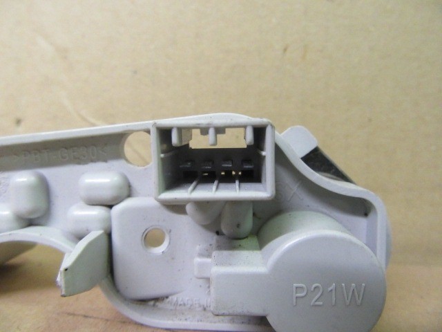 Alfa Romeo Giulietta bal hátsó belső lámpa, izzó foglalat