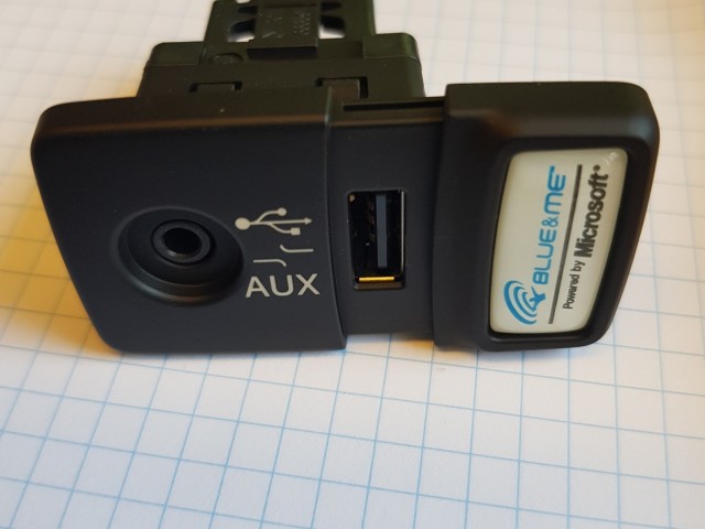 Fiat 500 gyári új Aux, Usb csatlakozó