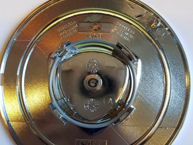 Lancia Delta, Musa, Ypsilon gyári új alufelni közép kupak 735467020