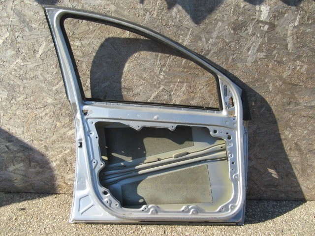 138899 Fiat Croma 2005-2010 ezüst színű jobb első ajtó a képen látható sérüléssel