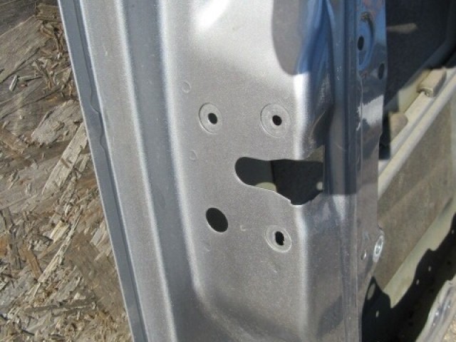 138899 Fiat Croma 2005-2010 ezüst színű jobb első ajtó a képen látható sérüléssel