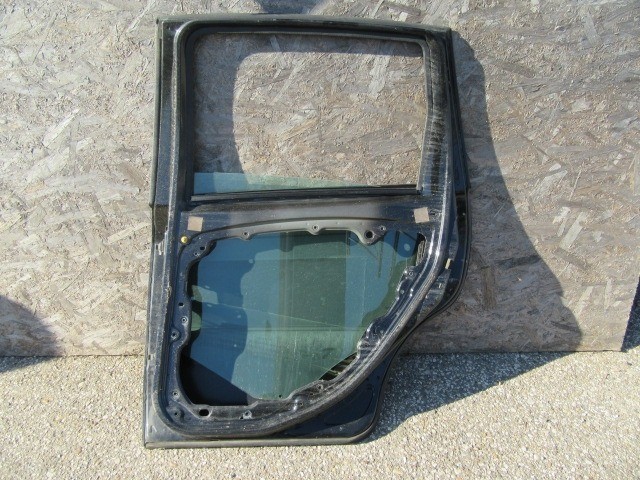 138900 Fiat Croma 2005-2010 fekete színű, jobb hátsó ajtó a képen látható sérüléssel