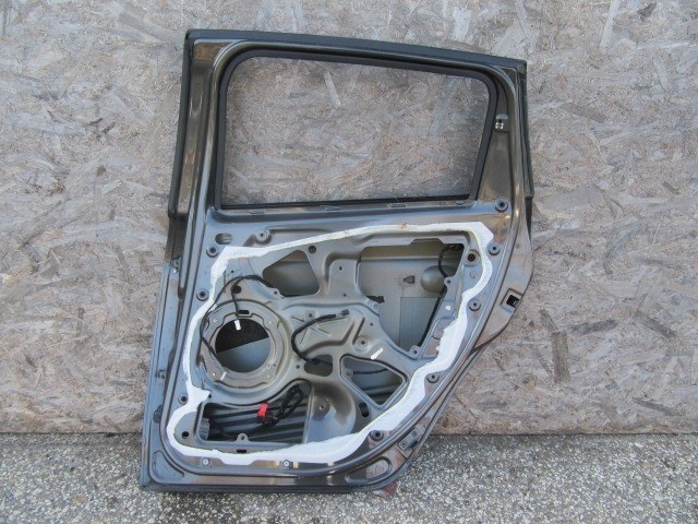 147075 Lancia Delta 2008-2014 jobb hátsó szürke színű ajtó