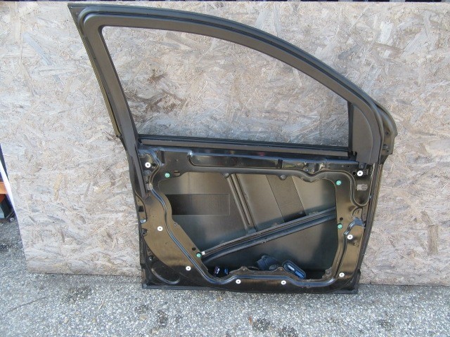 147058 Dodge Journey bal első fekete színű ajtó