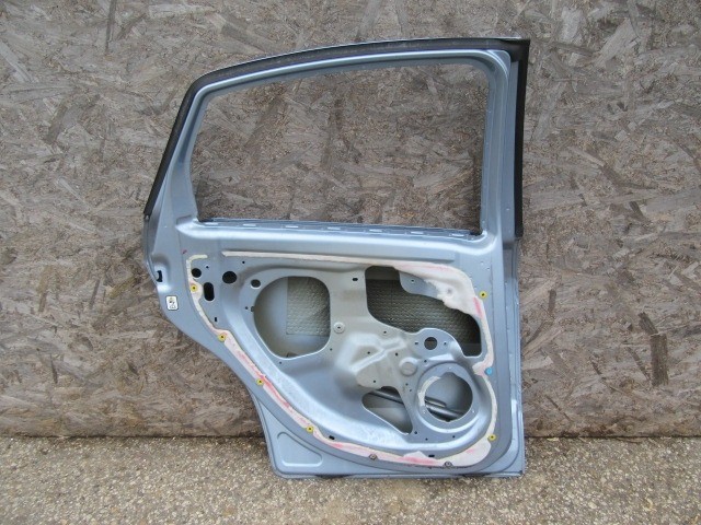 147878 Fiat Linea bal hátsó ajtó a képen látható sérüléssel