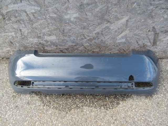 147864 Fiat 500 2015- hátsó lökhárító a képen látható sérüléssel