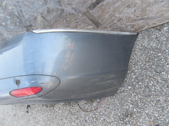 150050 Lancia Thesis parkszenzor helyes hátsó lökhárító a képen látható sérüléssel