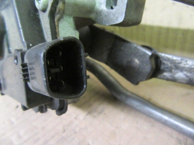 Mazda 5 2005-2010 első ablaktörlő motor mechanikával