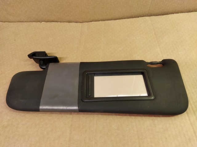 Fiat 500 bal oldali, fekete színű, elhúzható tükrös napellenző