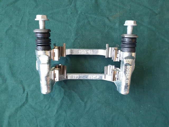 Fiat Bravo 2007-2014 gyári új hátsó féknyereg tartó konzol 77366031