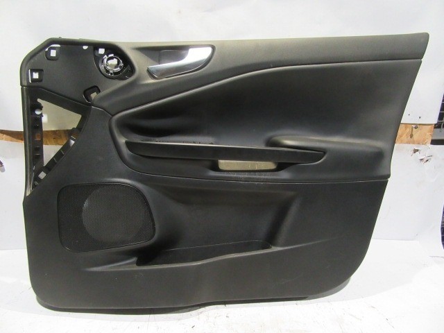 151093 Alfa Romeo Giulietta jobb első ajtókárpit