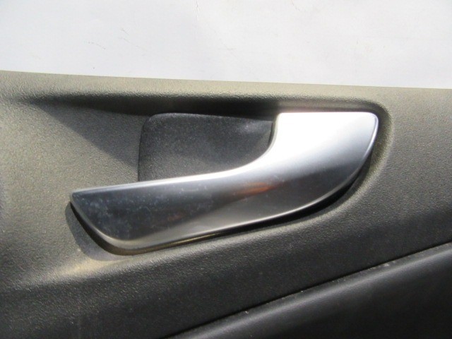 151093 Alfa Romeo Giulietta jobb első ajtókárpit