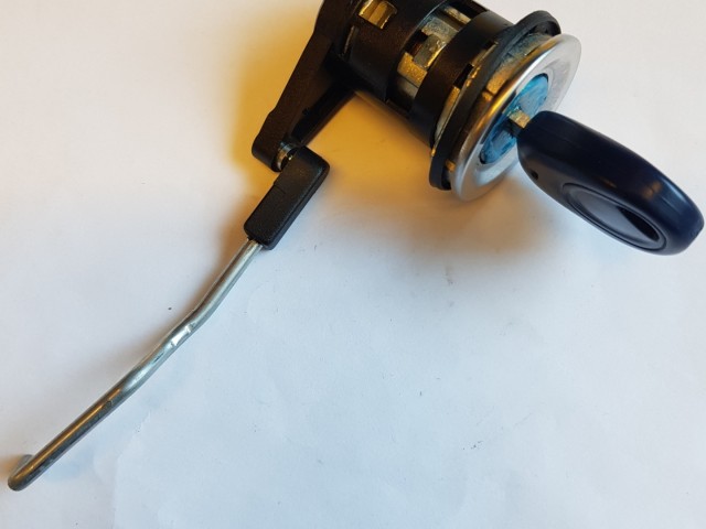 Fiat Punto II.-III. 5 ajtós utángyártott új, bal oldali zárbetét ház kulccsal 