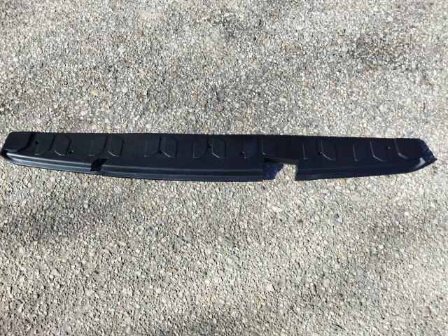 Fiat Doblo III.-IV. gyári új csomagtér küszöb műanyag kettényíló ajtós kivitelhez 735498551