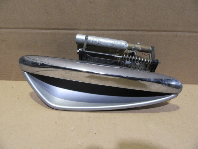 151274 Alfa Romeo 159 ezüst színű, jobb hátsó külső kilincs